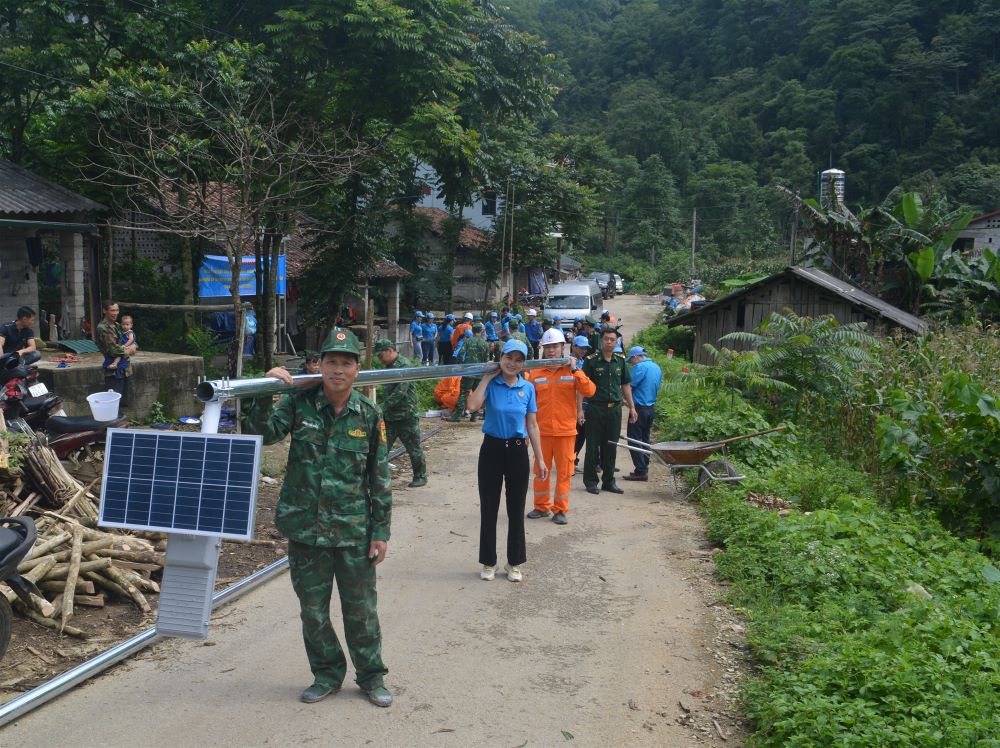 Công đoàn Điện lực Việt Nam tài trợ kinh phí 300 triệu đồng thi công Công trình “Thắp sáng vùng biên” 1