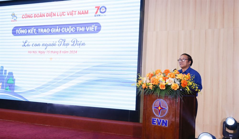 Công đoàn ĐLVN đã trao 64 giải cho 2 thể loại, bao gồm thơ và bài viết cuộc thi viết “Là con người thợ điện”