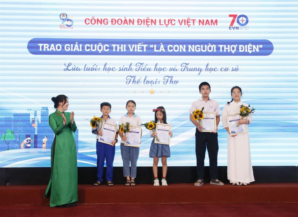 Công đoàn ĐLVN: Trao 64 giải cho 2 thể loại, bao gồm thơ và bài viết cuộc thi viết “Là con người thợ điện” 3