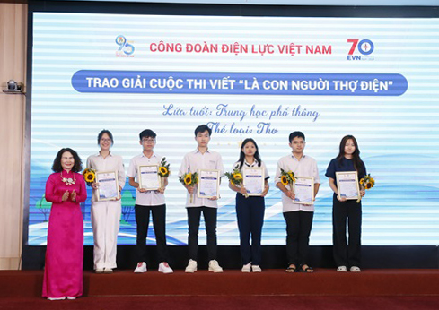 Công đoàn ĐLVN: Trao 64 giải cho 2 thể loại, bao gồm thơ và bài viết cuộc thi viết “Là con người thợ điện” 5