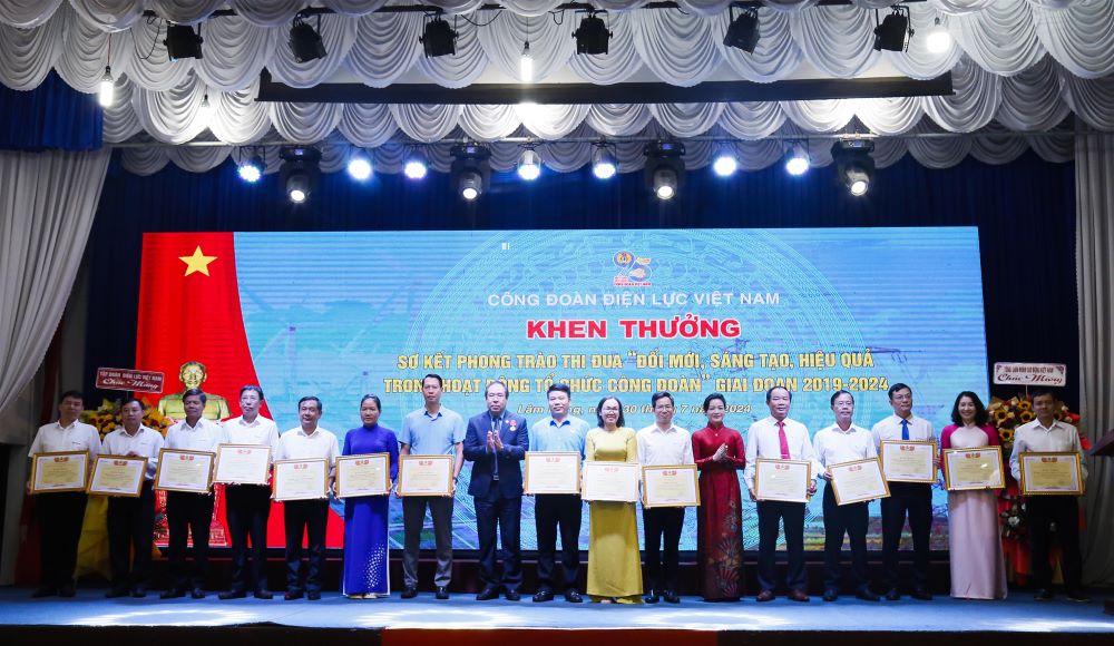 Công đoàn EVNHANOI đạt thành tích xuất sắc trong phong trào thi đua “Đổi mới, sáng tạo, hiệu quả trong hoạt động của tổ chức công đoàn” giai đoạn 2019-2024 1