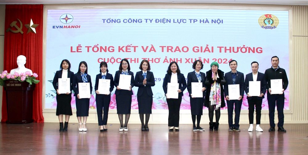 Công đoàn EVNHANOI tổng kết và trao giải Cuộc thi Thơ - Ảnh Xuân năm 2024 8