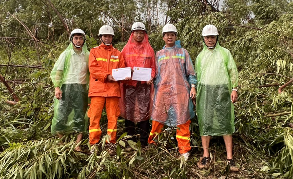 Công đoàn EVNNPT và Công đoàn PTC1 động viên người lao động tham gia khắc phục lưới điện do bão số 3 gây ra