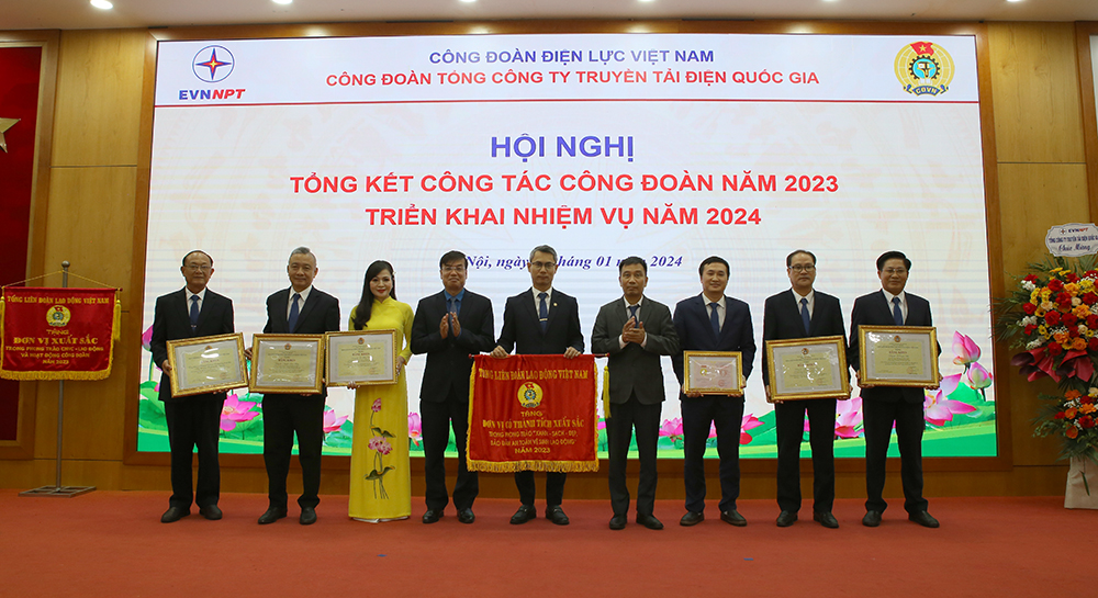 Công đoàn song hành cùng chuyên môn thực hiện tốt nhiệm vụ của EVNNPT trong năm 2023 4