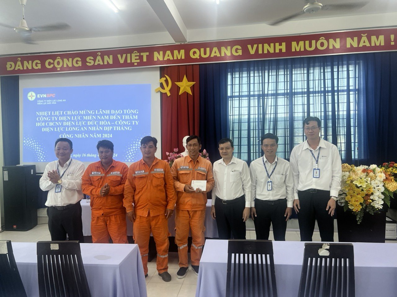 CÔNG ĐOÀN TỔNG CÔNG TY ĐIỆN LỰC MIỀN NAM ĐẾN THĂM, ĐỘNG VIÊN NGƯỜI LAO ĐỘNG NHÂN THÁNG CÔNG NHÂN NĂM 2024 2