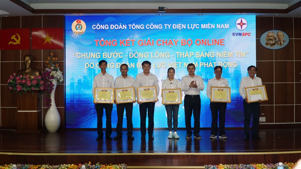 CÔNG ĐOÀN TỔNG CÔNG TY ĐIỆN LỰC MIỀN NAM TRAO GIẢI CHẠY ONLINE “CHUNG BƯỚC - ĐỒNG LÒNG - THẮP SÁNG NIỀM TIN”