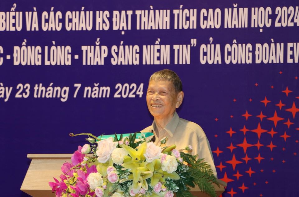 Công ty Điện lực Bắc Ninh sơ kết công tác Công đoàn và trao thưởng cho các cháu học sinh đạt thành tích cao 1