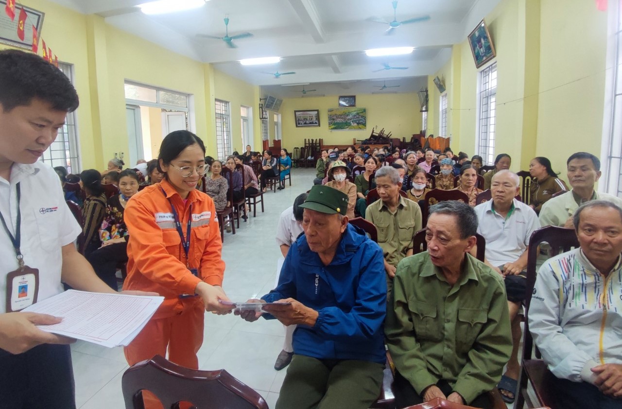 Công ty Điện lực Ứng Hòa hưởng ứng phong trào thi đua “120 ngày nỗ lực cao nhất đảm bảo điện mùa khô năm 2024” 