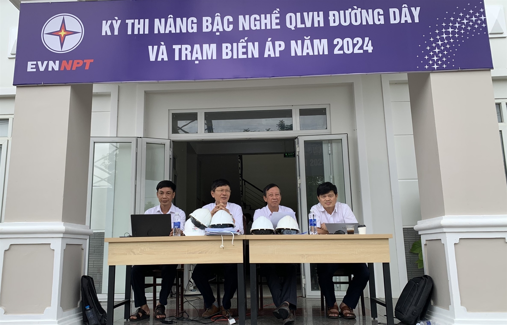 CÔNG TY TRUYỀN TẢI ĐIỆN 2 TỔ CHỨC KỲ THI THỰC HÀNH NÂNG BẬC NGHỀ NĂM 2024 CHO CÔNG NHÂN VIÊN QUẢN LÝ VẬN HÀNH ĐƯỜNG DÂY VÀ TRẠM BIẾN ÁP  1