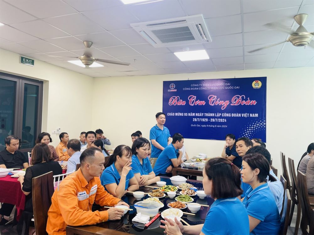 Đầm ấm “Bữa cơm công đoàn” EVNHANOI  6