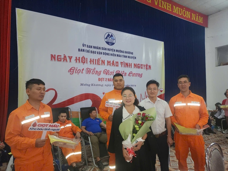 Điện lực Mường Khương tham gia Ngày hội hiến máu nhân đạo “Giọt hồng nơi biên cương” 2