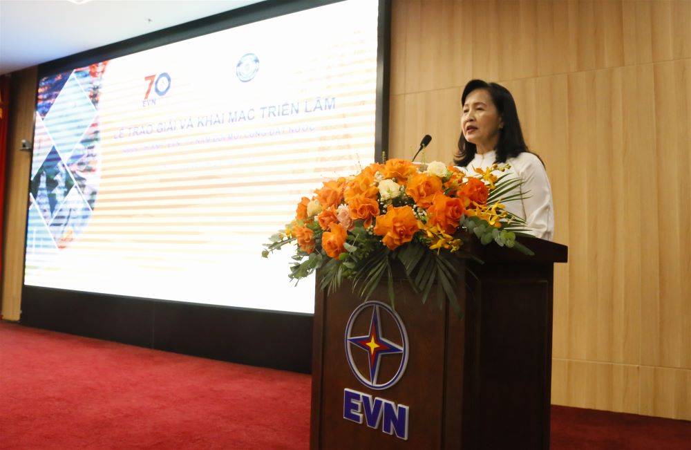 EVN: Tổ chức Lễ trao giải và khai mạc triển lãm Cuộc thi ảnh “EVN – 70 năm đổi mới cùng đất nước”. 3