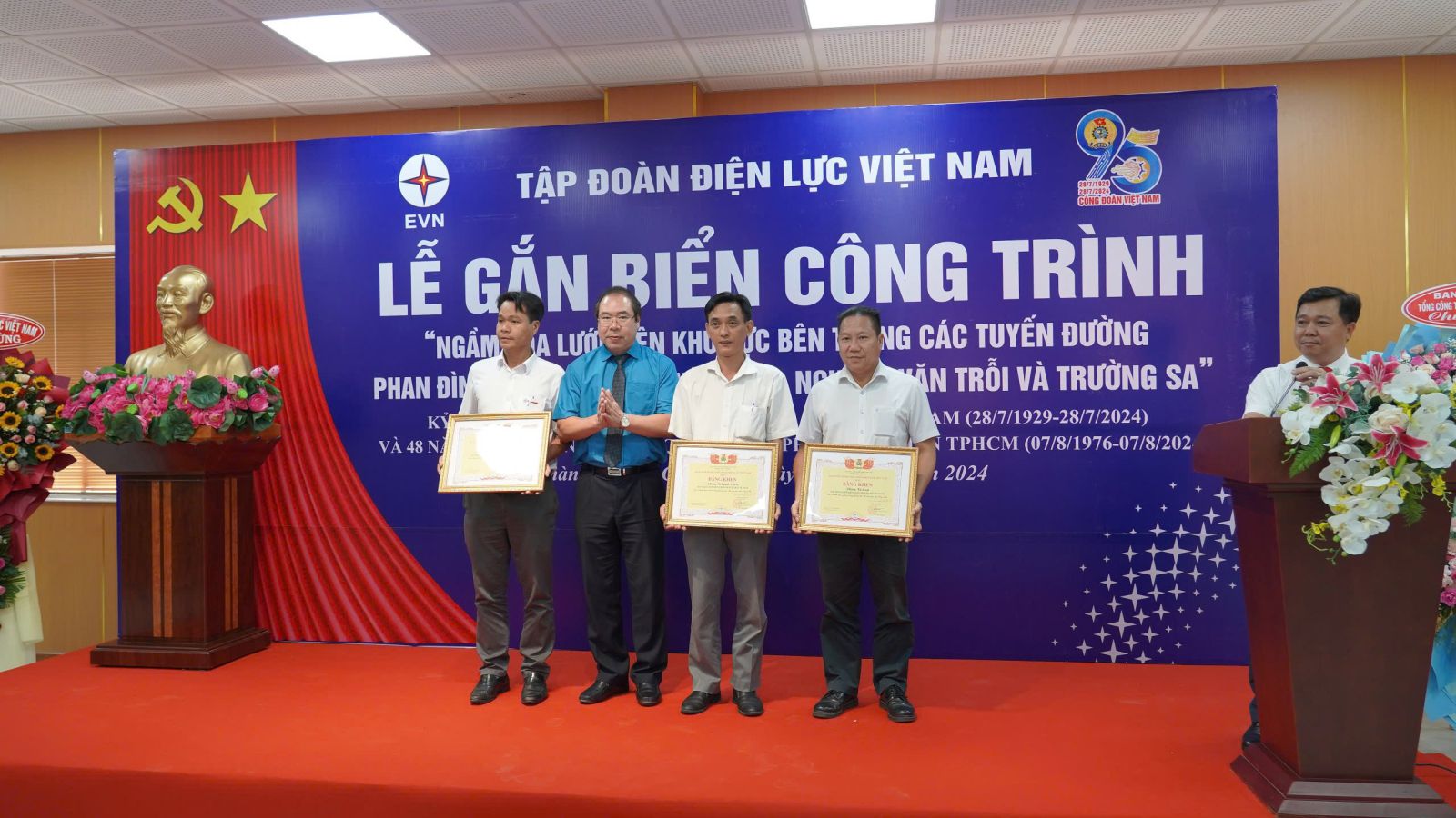 EVNHCMC Gắn biển công trình “Ngầm hoá lưới điện khu vực bên trong các tuyến đường Phan Đình Phùng – Hoàng Văn Thụ - Nguyễn Văn Trỗi và Trường Sa” 2