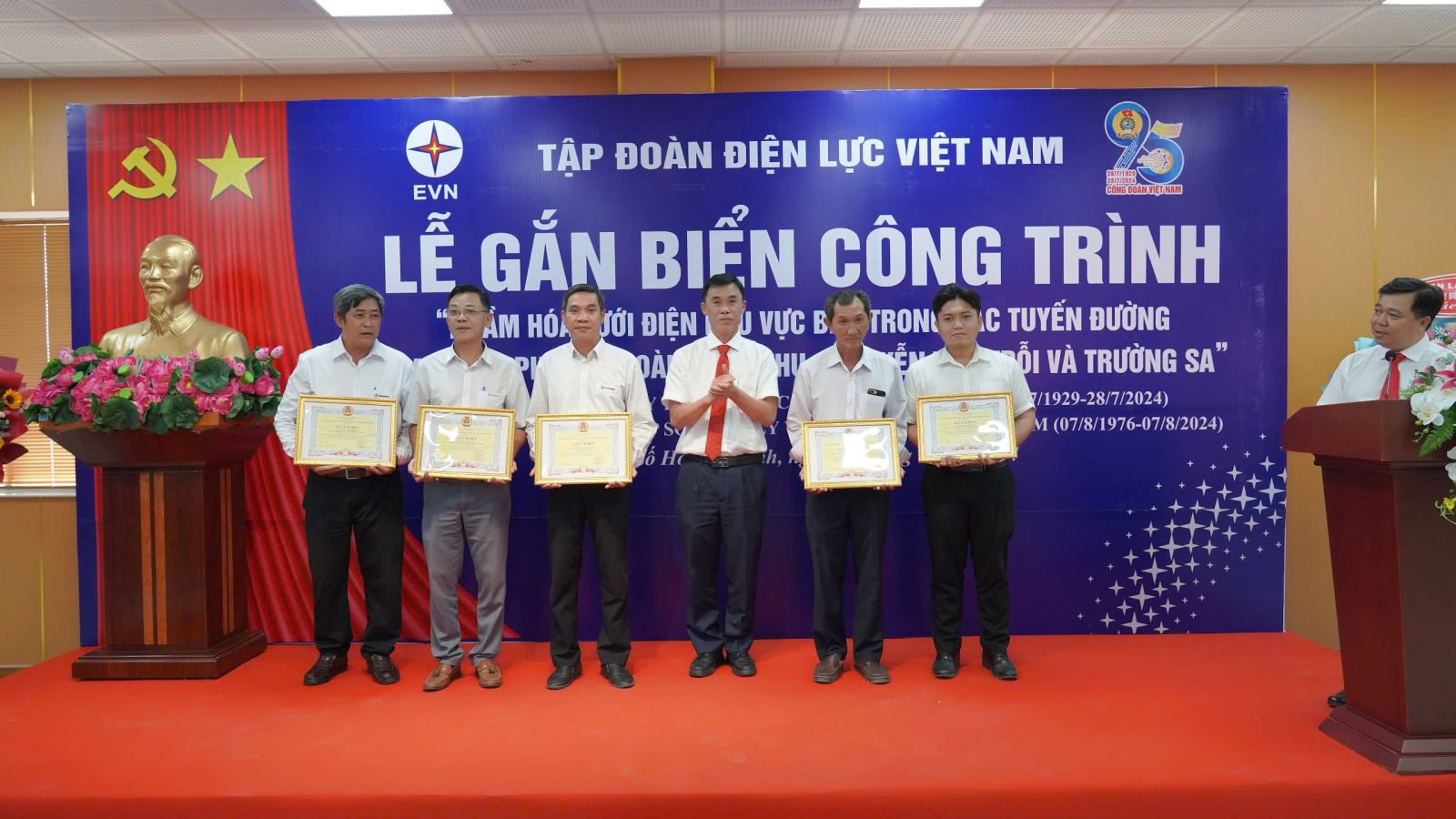 EVNHCMC Gắn biển công trình “Ngầm hoá lưới điện khu vực bên trong các tuyến đường Phan Đình Phùng – Hoàng Văn Thụ - Nguyễn Văn Trỗi và Trường Sa” 4