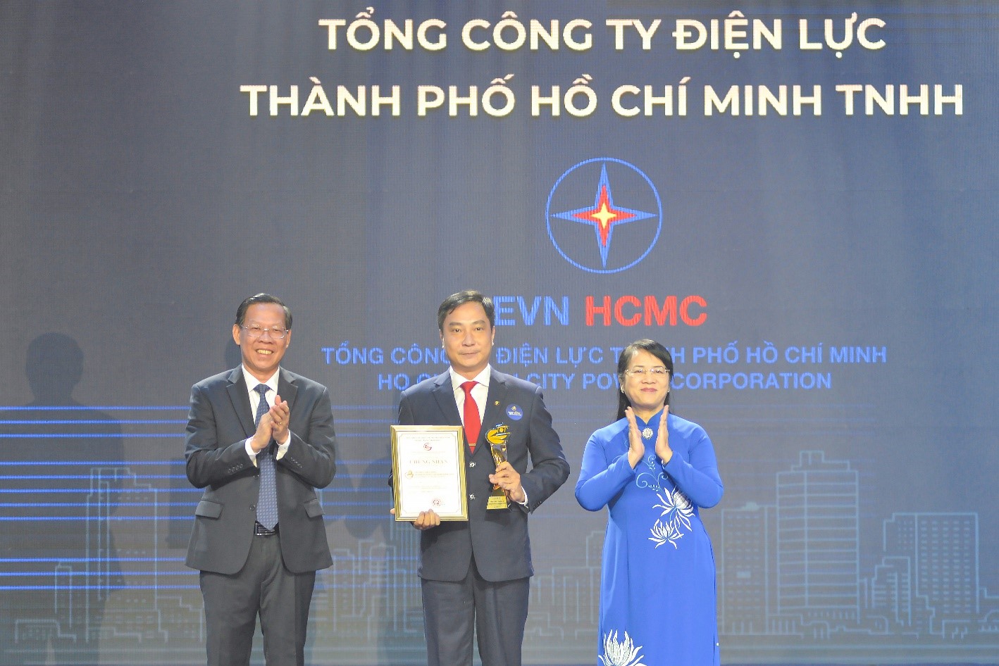 EVNHCMC lần thứ 2 đạt giải Thương hiệu Vàng TPHCM