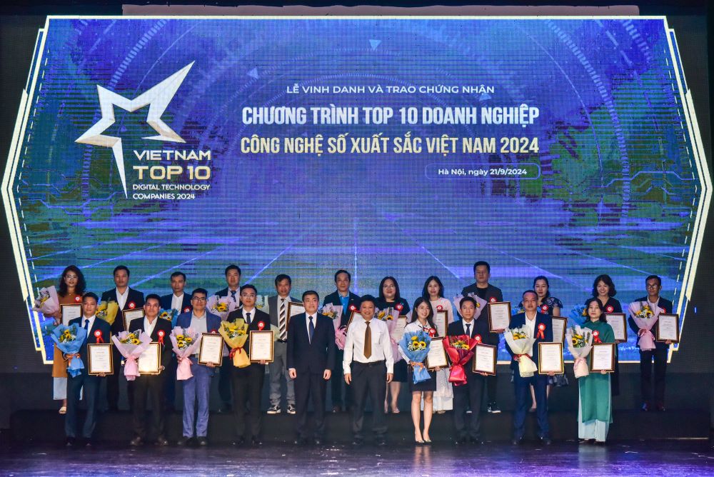 EVNICT đạt TOP 10 Doanh nghiệp Công nghệ số xuất sắc Việt Nam 2024 3