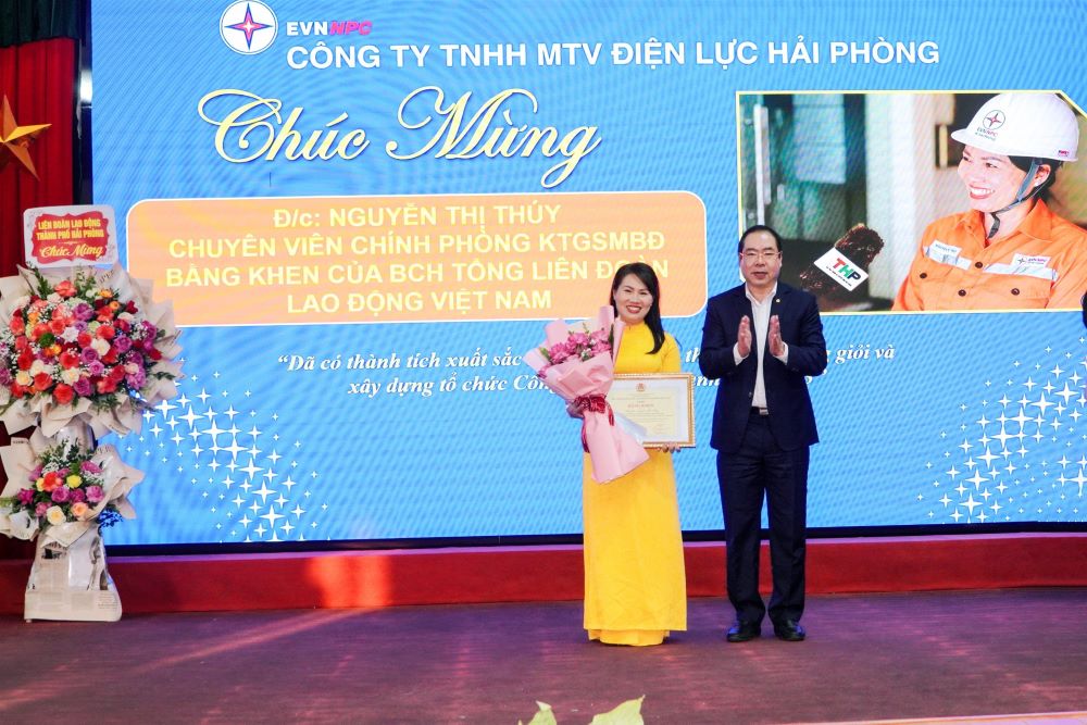 Hội nghị tổng kết năm 2023 và triển khai nhiệm vụ năm 2024 của PC Hải Phòng 1