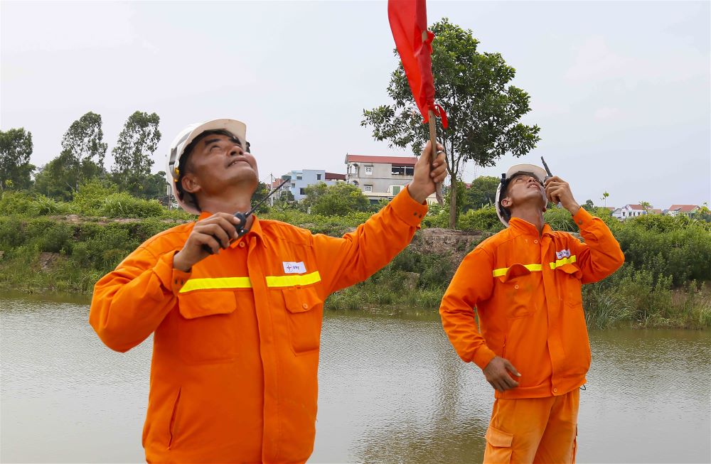 Khó khăn thử thách không làm nản lòng, ý trí của những “Người lính Truyền tải điện” 1