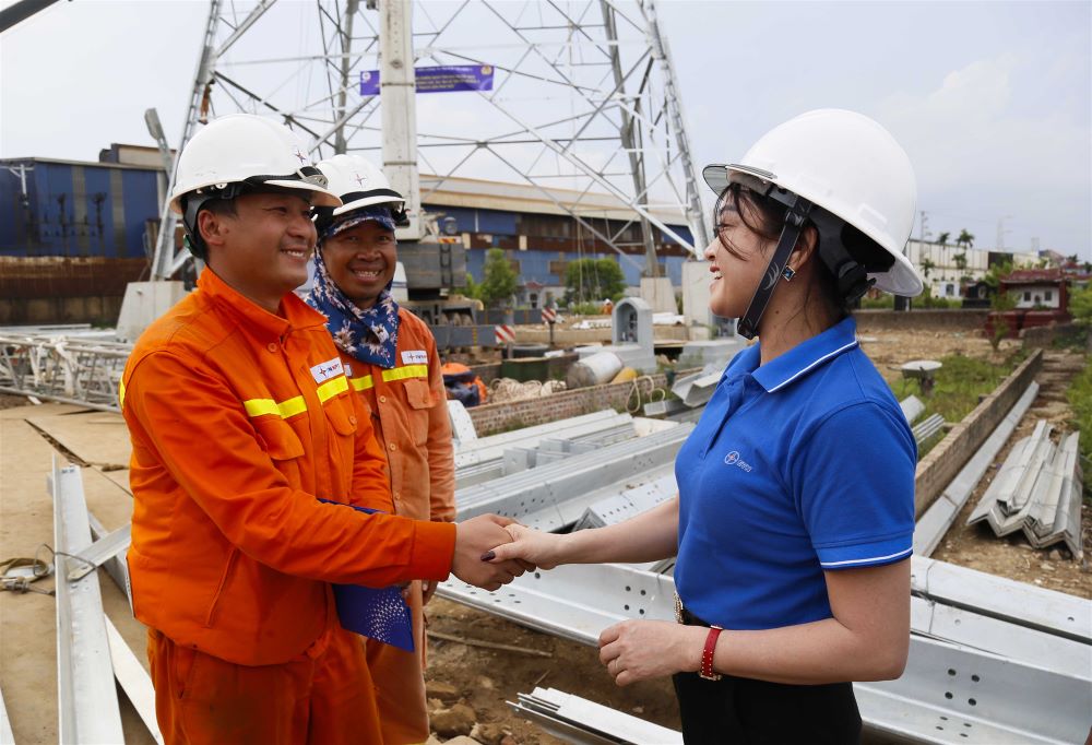 Khó khăn thử thách không làm nản lòng, ý trí của những “Người lính Truyền tải điện” 3