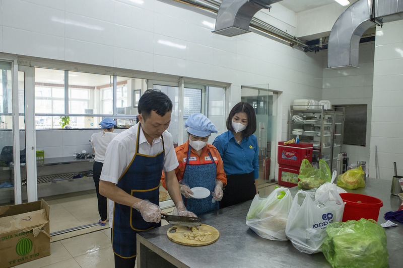 Không khí thân tình, gần gũi từ “Bữa cơm Công đoàn” Công ty Cổ phần Nhiệt điện Hải Phòng 1