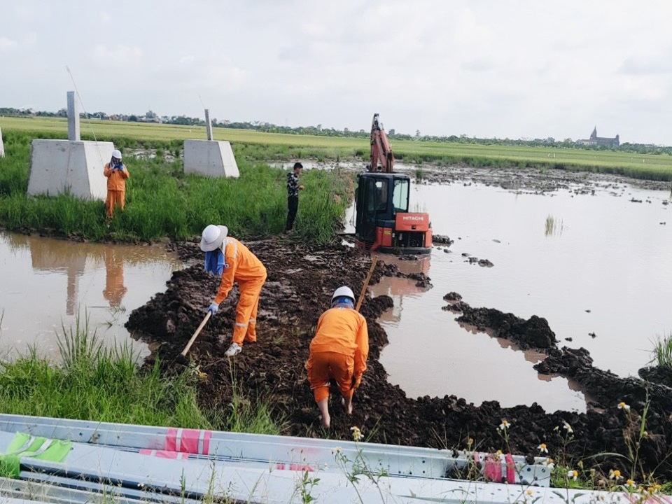 Lãnh đạo PC Vĩnh Phúc thăm hỏi, động viên đội xung kích hỗ trợ thi công dự án đường dây 500kV mạch 3 3