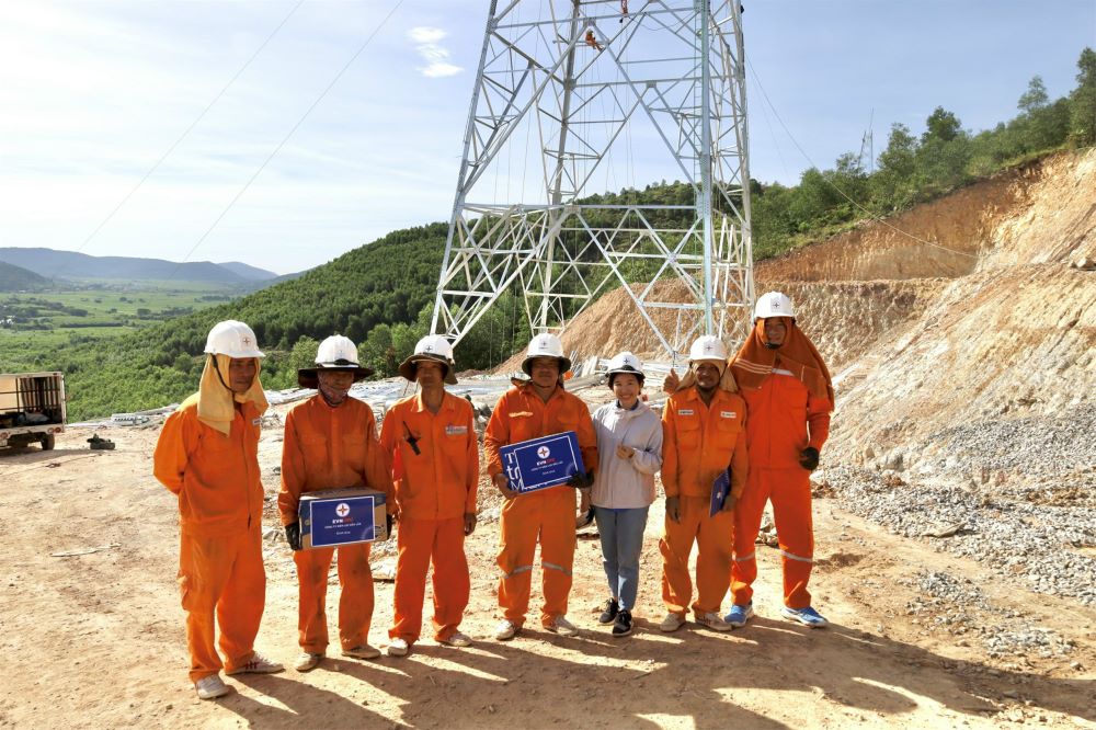 Nữ “nhà báo” trên công trường 500kV mạch 3 3