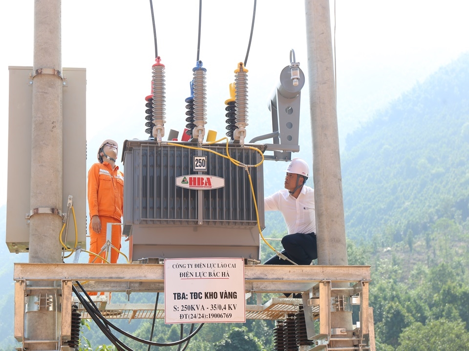 PC Lào Cai hoàn thành đóng điện khu tái định cư Nậm Tông, Kho Vàng 2