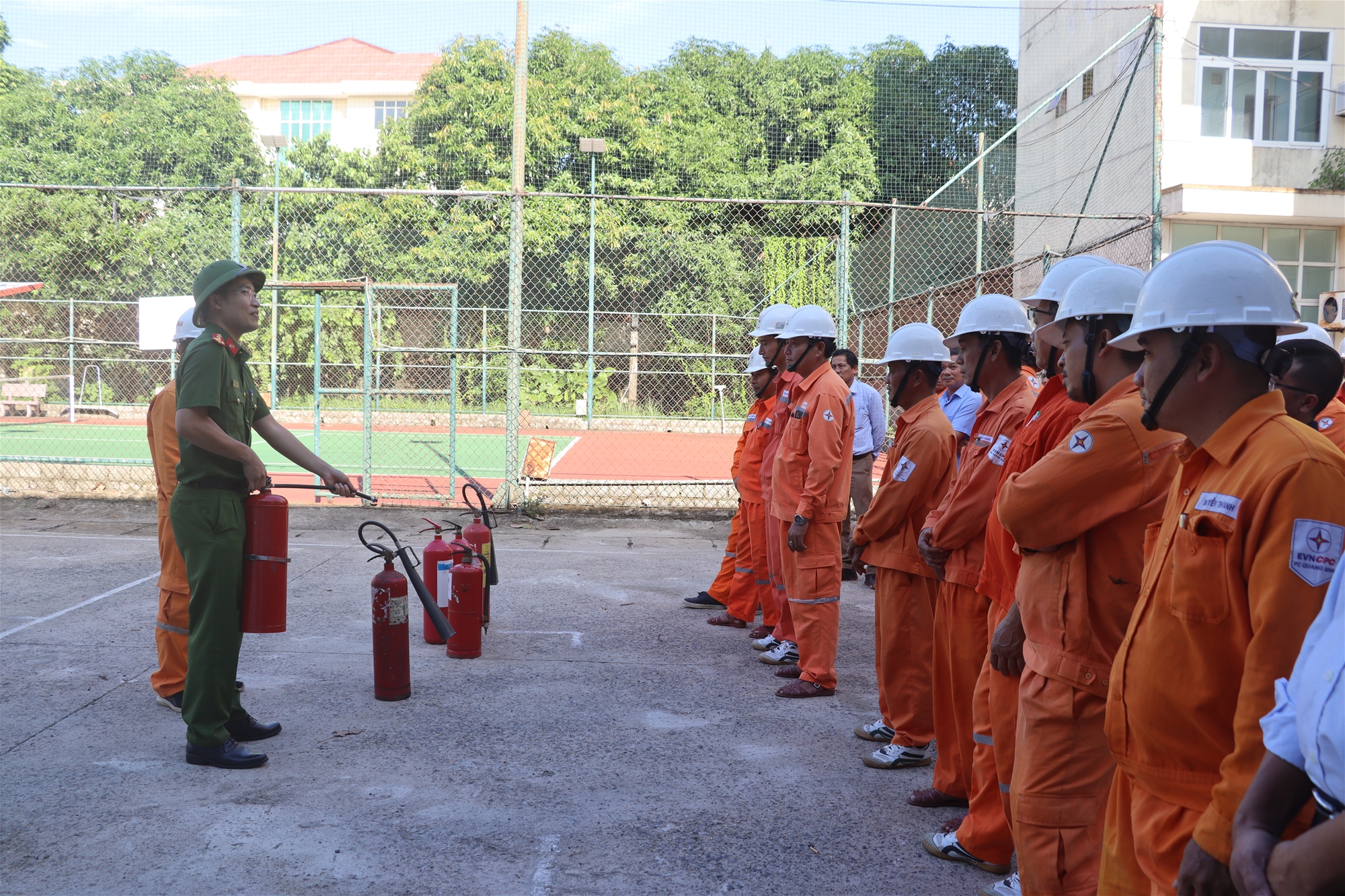 PC Quảng Bình: Hơn 200 CBCNV tham gia huấn luyện, bồi dưỡng nghiệp vụ phòng cháy chữa cháy và cứu nạn cứu hộ 1