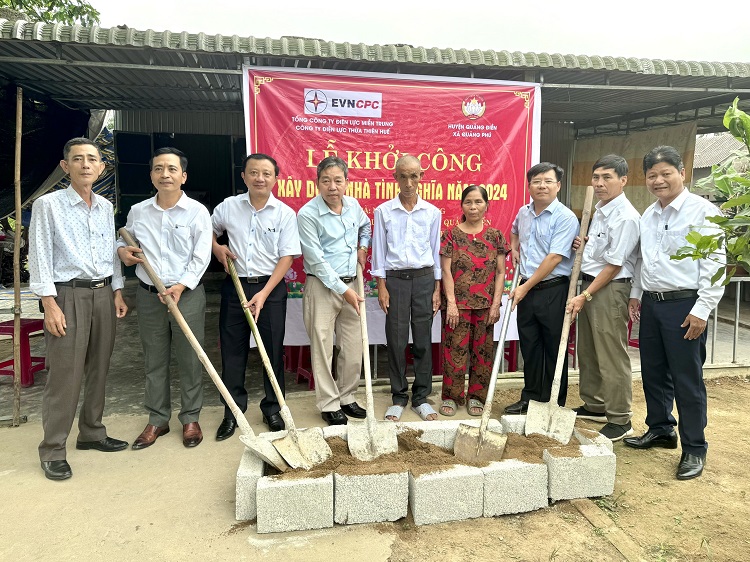 PC Thừa Thiên Huế: Khởi công xây dựng nhà tình nghĩa cho các hộ gia đình có hoàn cảnh đặc biệt khó khăn 4