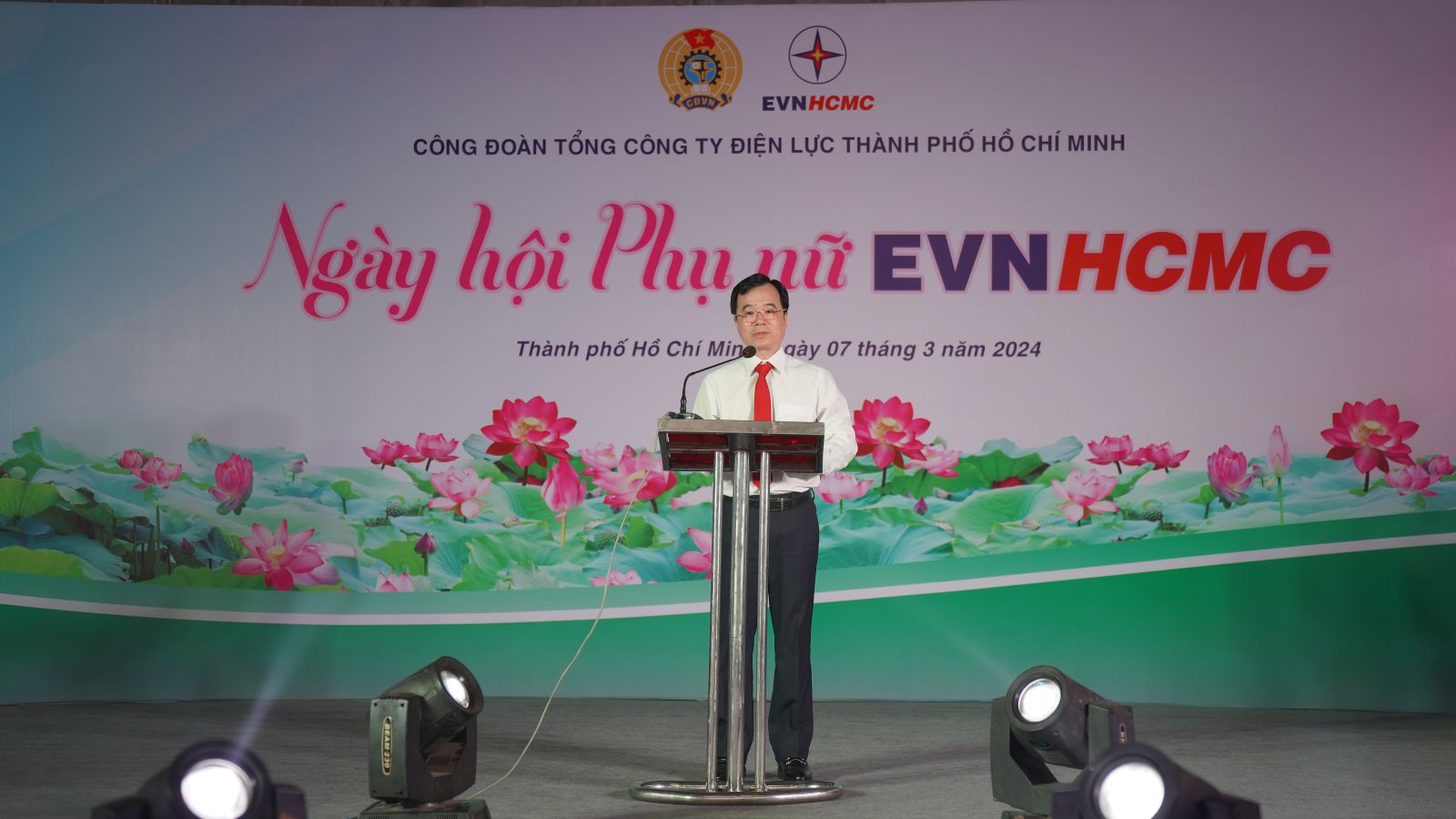 Sôi nổi Ngày hội Phụ nữ EVNHCMC