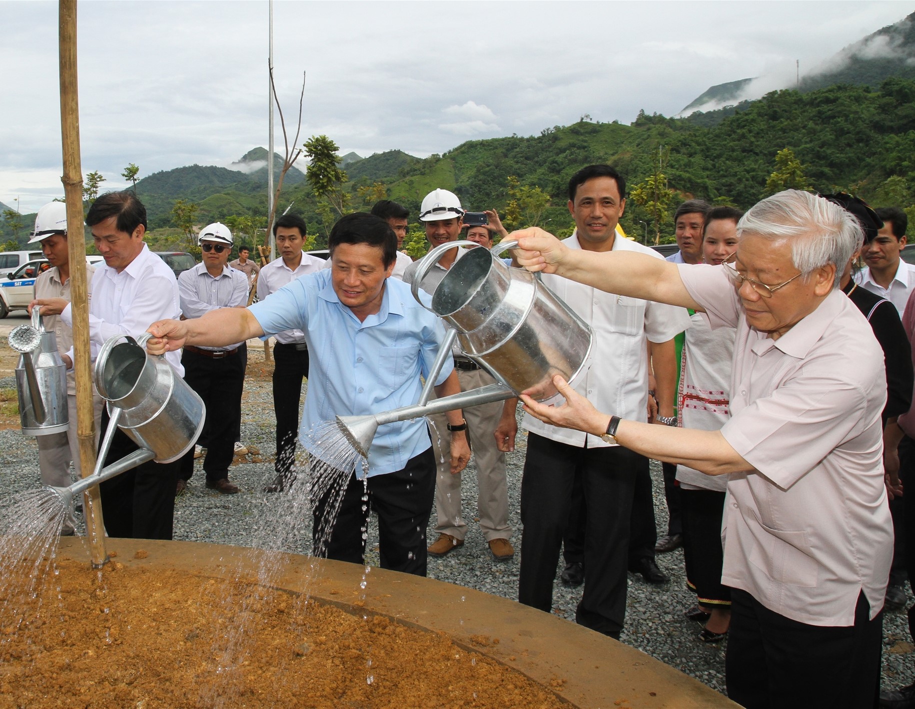 Tình cảm của Tổng Bí thư Nguyễn Phú Trọng đối với CBCNV Nhà máy Thủy điện Sơn La và Thủy điện Lai Châu. 1