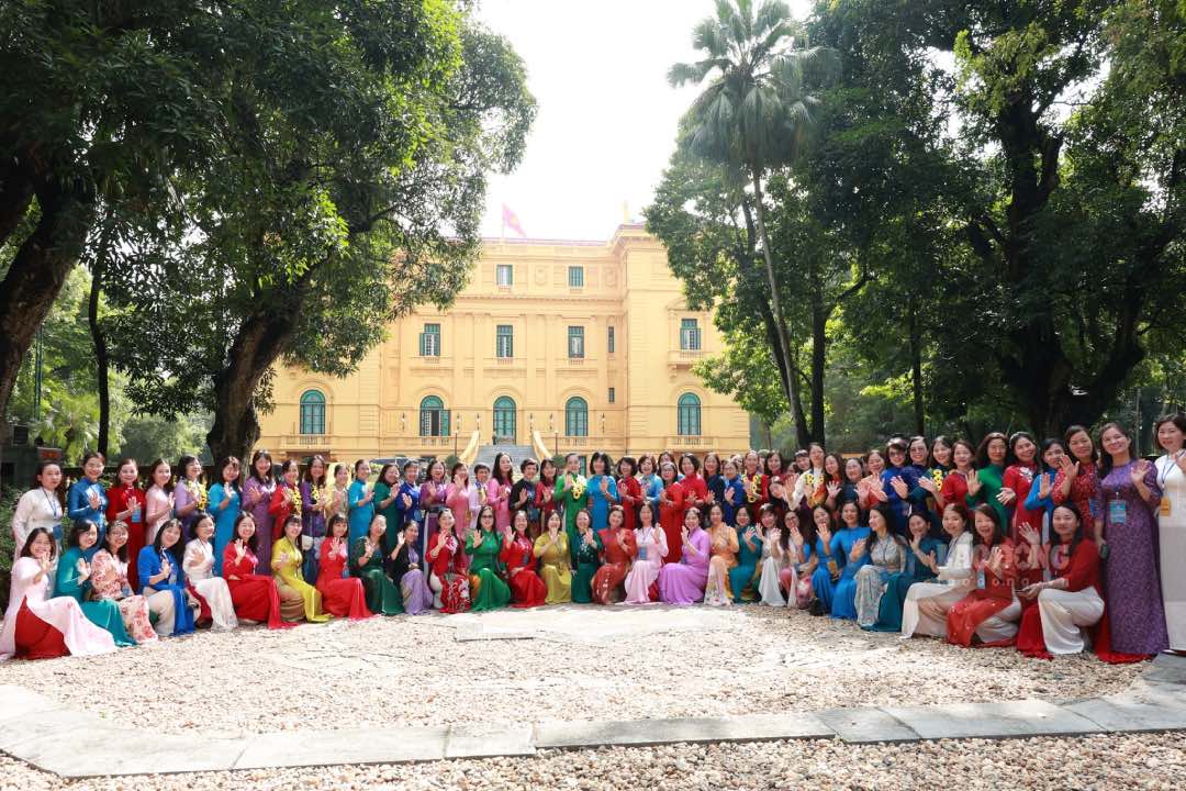 90 bông hoa tiêu biểu dâng lên Bác Hồ niềm tự hào của nữ đoàn viên Công đoàn Việt Nam 2