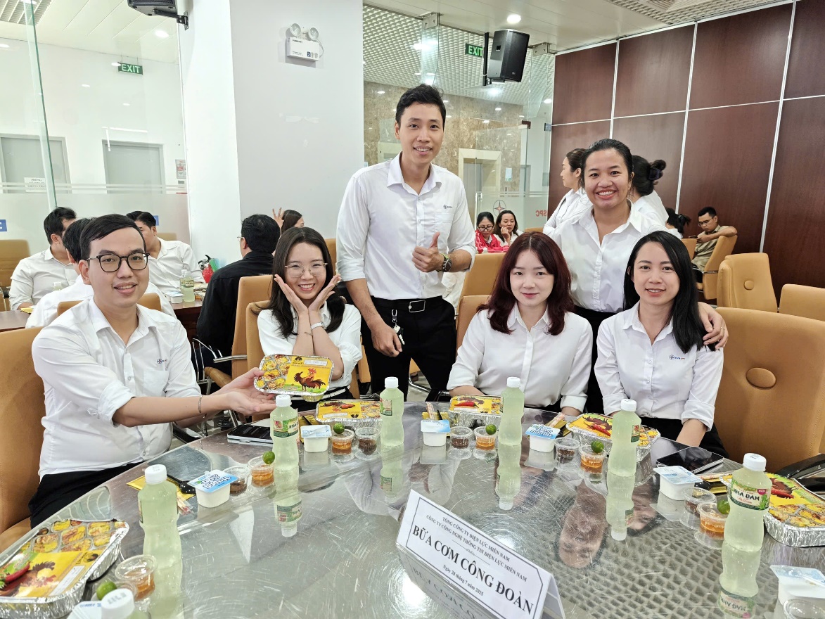 ẤM ÁP BỮA CƠM CÔNG ĐOÀN TẠI CÔNG TY CÔNG NGHỆ THÔNG TIN ĐIỆN LỰC MIỀN NAM 5