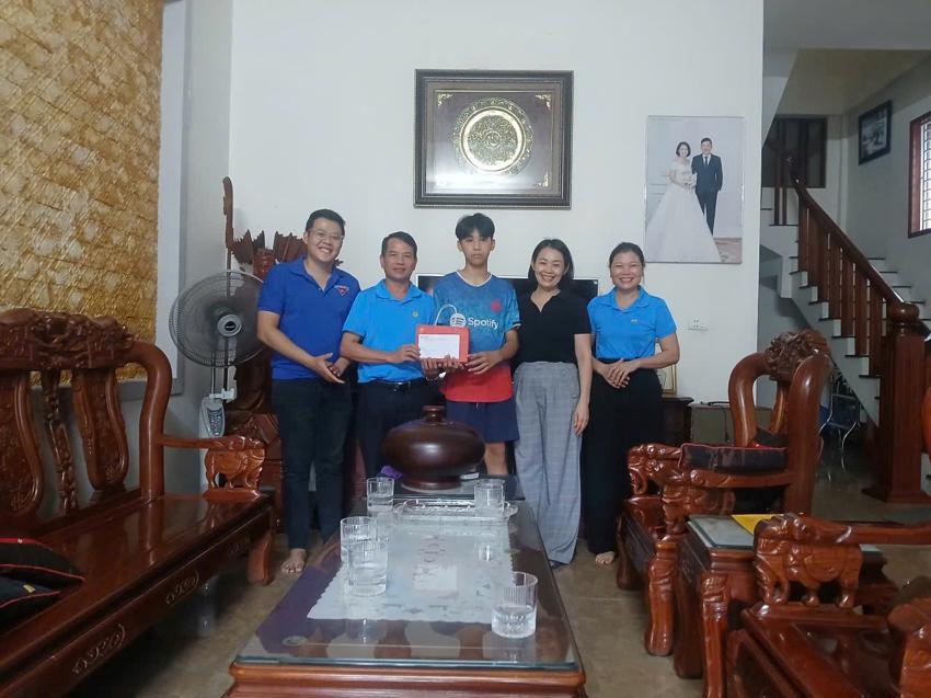 “Bóng áo xanh” công đoàn trong bão 8