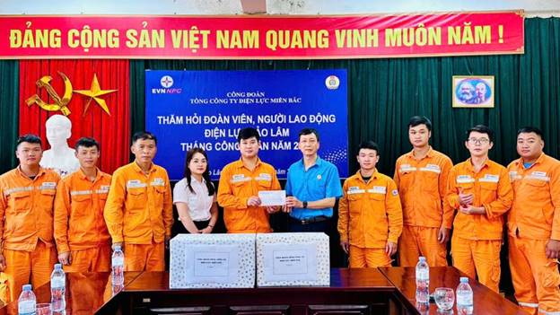 Bữa cơm Công đoàn – ấm áp tình đồng nghiệp nơi địa đầu Tổ quốc 1