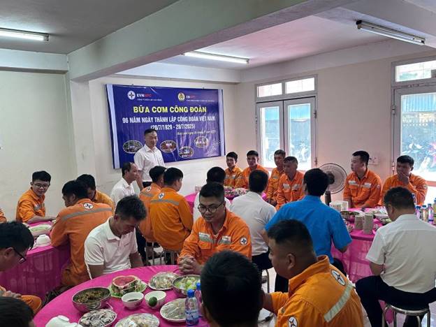 Bữa cơm Công đoàn – ấm áp tình đồng nghiệp nơi địa đầu Tổ quốc 2