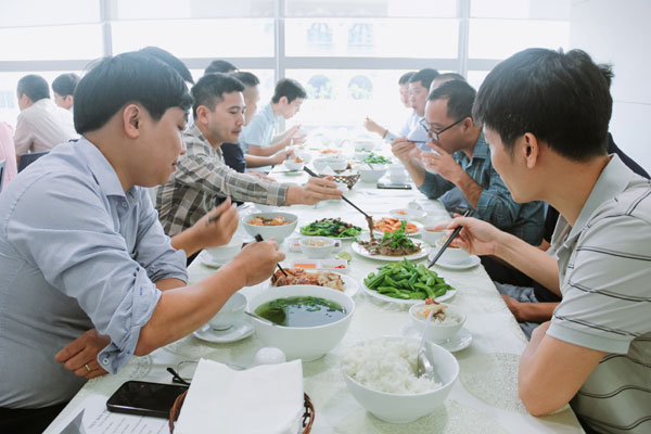 “Bữa cơm công đoàn” EVNICT: Ấm áp như cơm nhà 1