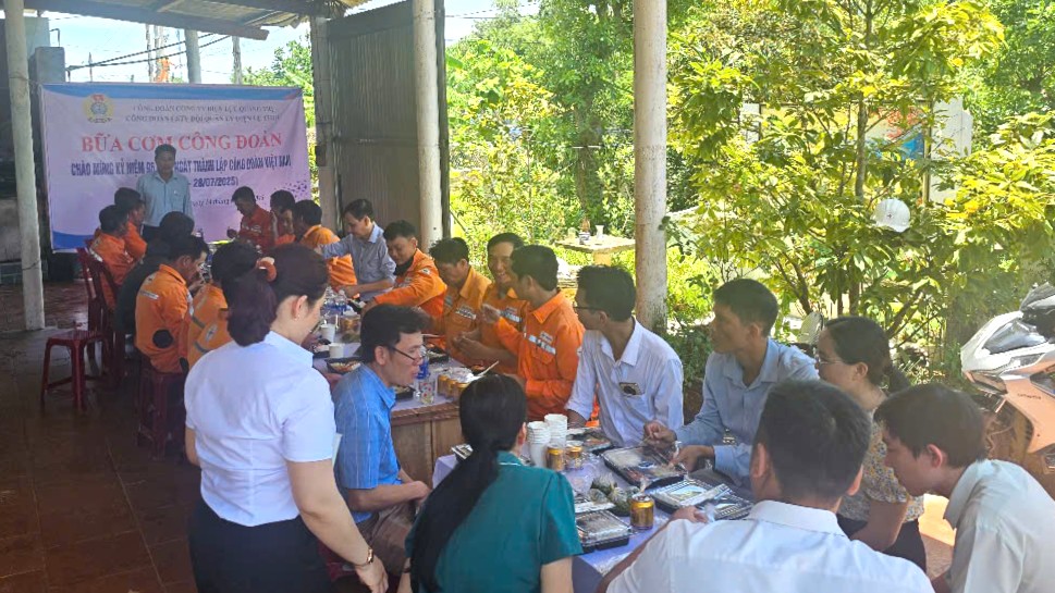 Bữa cơm công đoàn – gắn kết tình đồng nghiệp 5