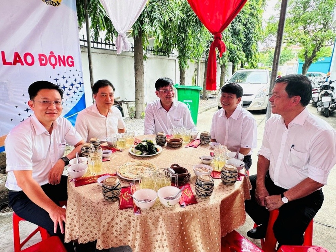 BỮA CƠM CÔNG ĐOÀN – GẮN KẾT TÌNH ĐỒNG NGHIỆP 7