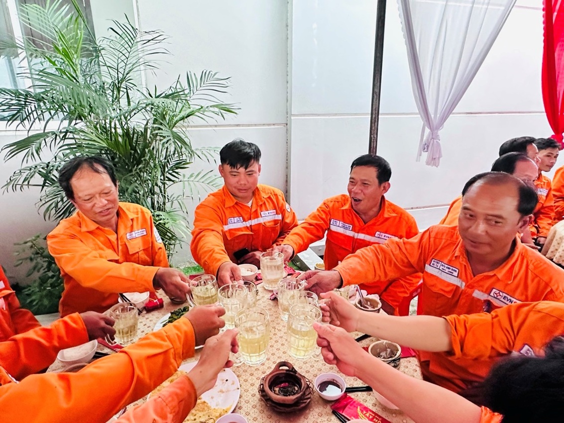 BỮA CƠM CÔNG ĐOÀN – GẮN KẾT TÌNH ĐỒNG NGHIỆP 9