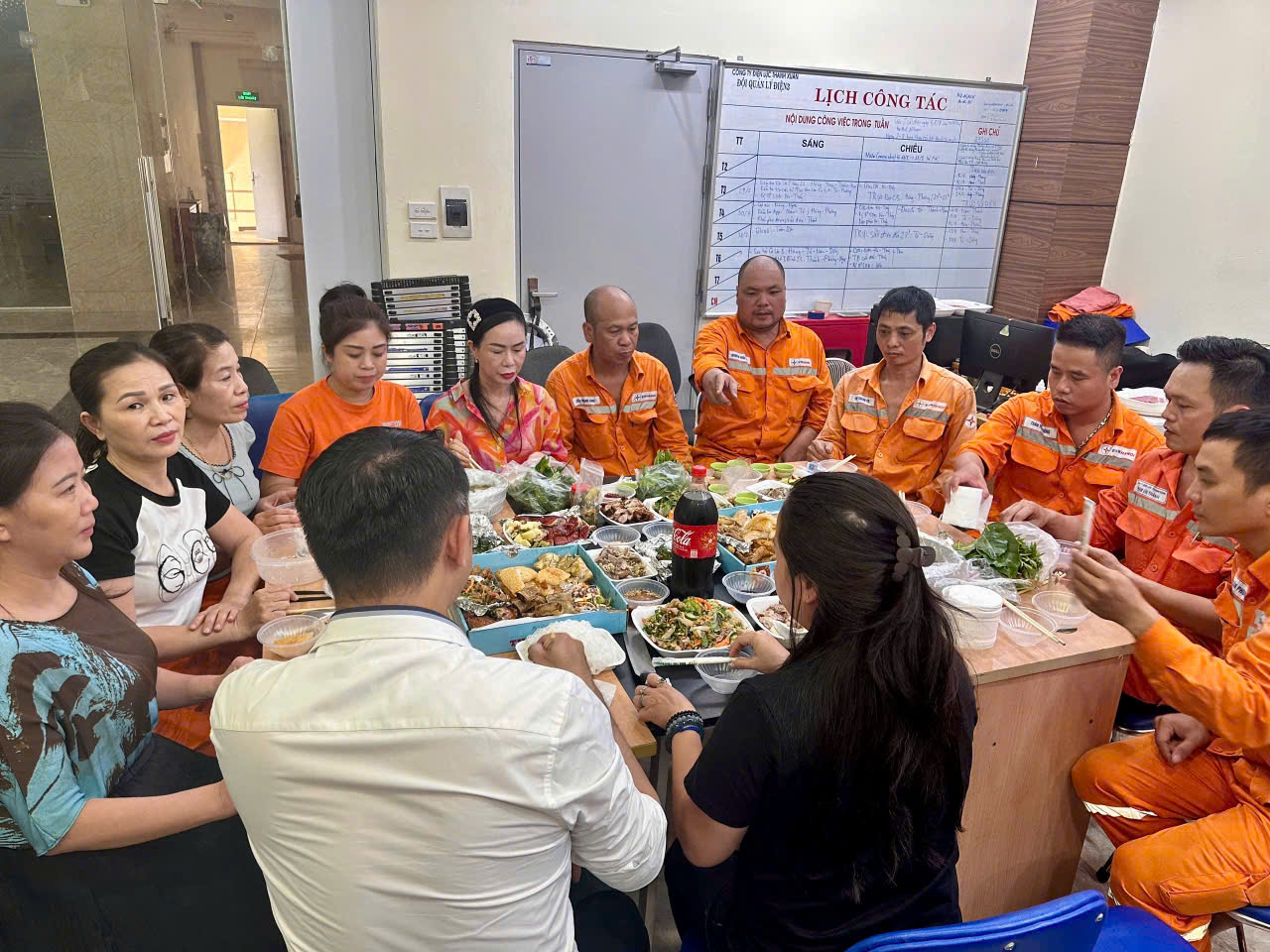 “Bữa cơm Công đoàn” – Sợi dây gắn kết trong mái nhà EVNHANOI 3