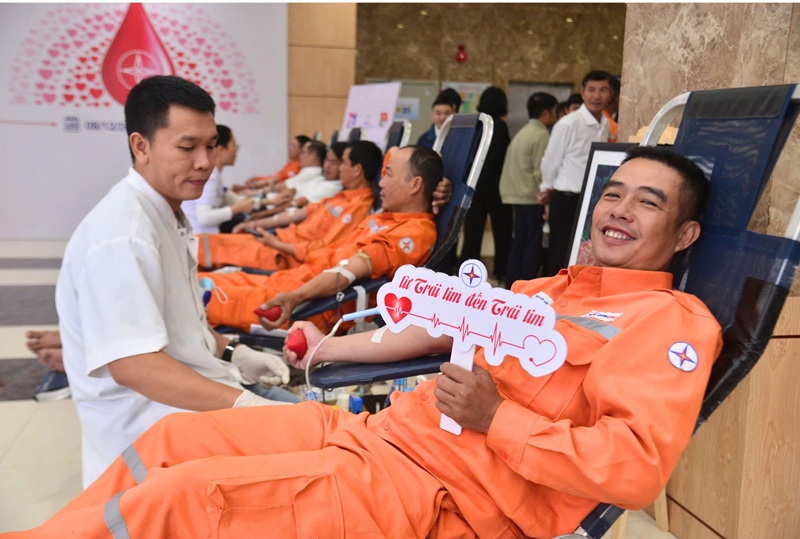CBCNV Công ty Điện lực Huế hiến 197 đơn vị máu nhân Tuần lễ hồng EVN lần thứ XI năm 2025 1