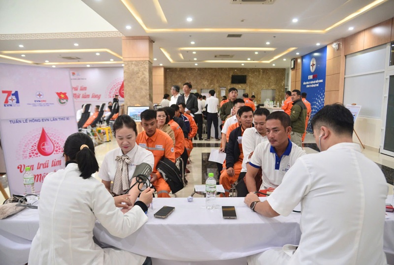 CBCNV Công ty Điện lực Huế hiến 197 đơn vị máu nhân Tuần lễ hồng EVN lần thứ XI năm 2025 3