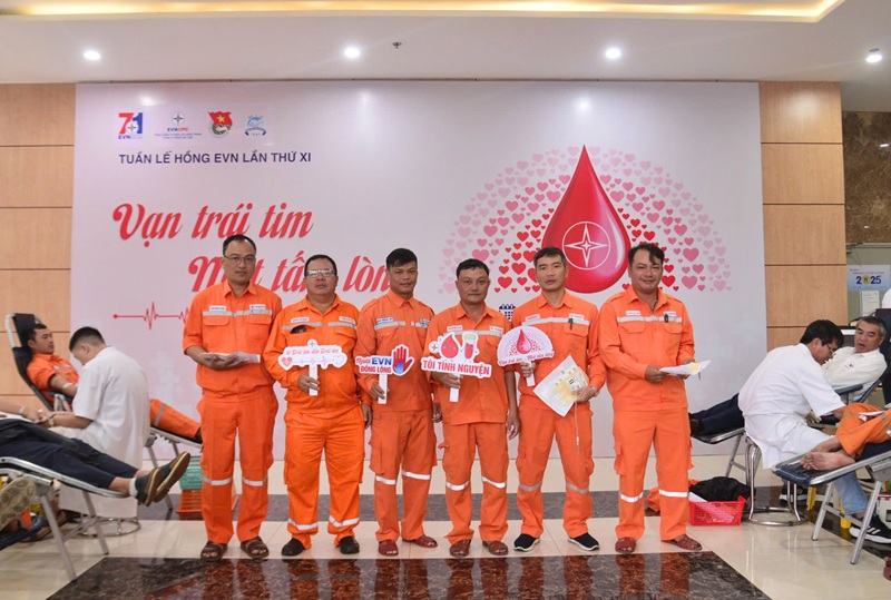 CBCNV Công ty Điện lực Huế hiến 197 đơn vị máu nhân Tuần lễ hồng EVN lần thứ XI năm 2025 4