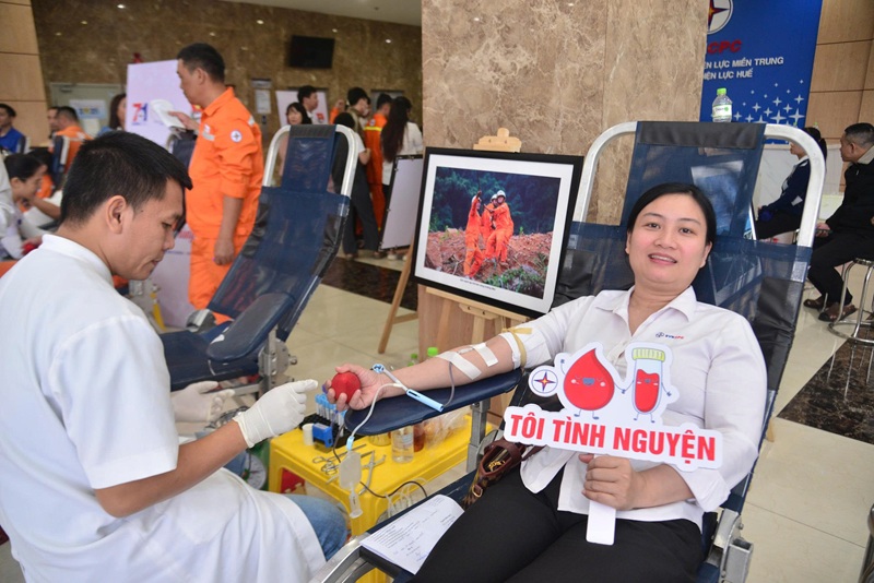 CBCNV Công ty Điện lực Huế hiến 197 đơn vị máu nhân Tuần lễ hồng EVN lần thứ XI năm 2025