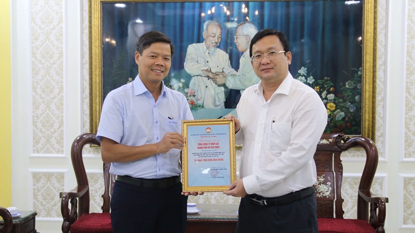 CBCNV EVNHCMC chung tay hỗ trợ đồng bào khắc phục hậu quả bão số 10 1