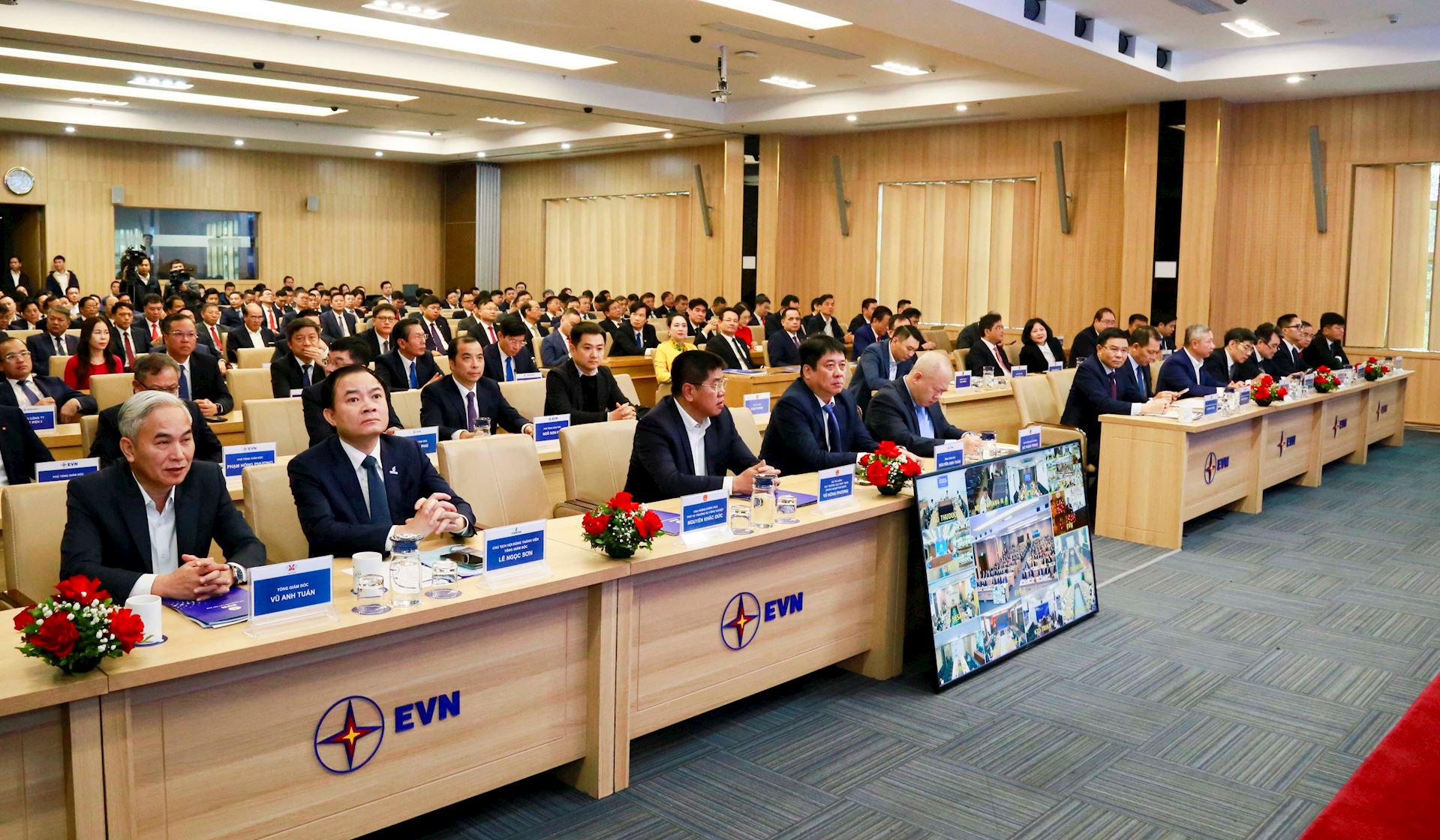 Chủ tịch Công đoàn Điện lực Việt Nam phát động thi đua thực hiện thắng lợi nhiệm vụ, kế hoạch năm 2026