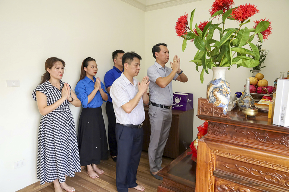 Công đoàn Cơ quan EVN tri ân cán bộ, người lao động là con em gia đình người có công với cách mạng nhân Kỷ niệm 78 năm ngày thương binh liệt sĩ 4