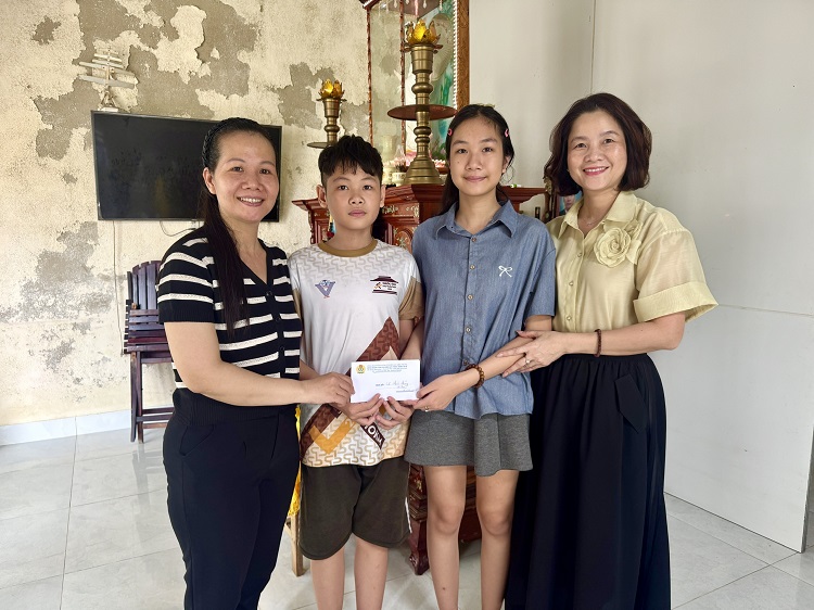 Công đoàn Công ty Điện lực Huế: Tổ chức thăm hỏi, trao quà cho người lao động và con CBCNV có hoàn cảnh khó khăn nhân Tháng hành động vì trẻ em và Ngày Gia đình Việt Nam (28/6) 1