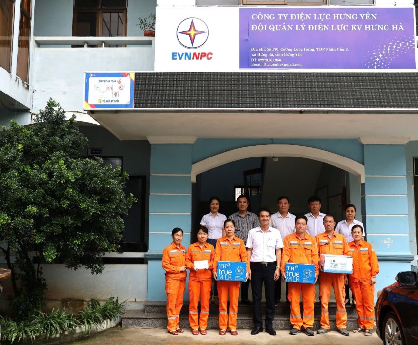 Công đoàn Công ty Điện lực Hưng Yên thăm hỏi, động viên người lao động trong tâm bão số 3 (WIPHA) 4